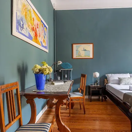 Joivy Elegant Flat With Balcony Milánó
