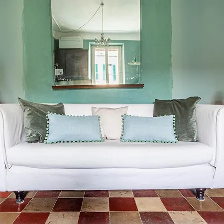 Apartment Joivy Elegant Flat With Balcony Milan